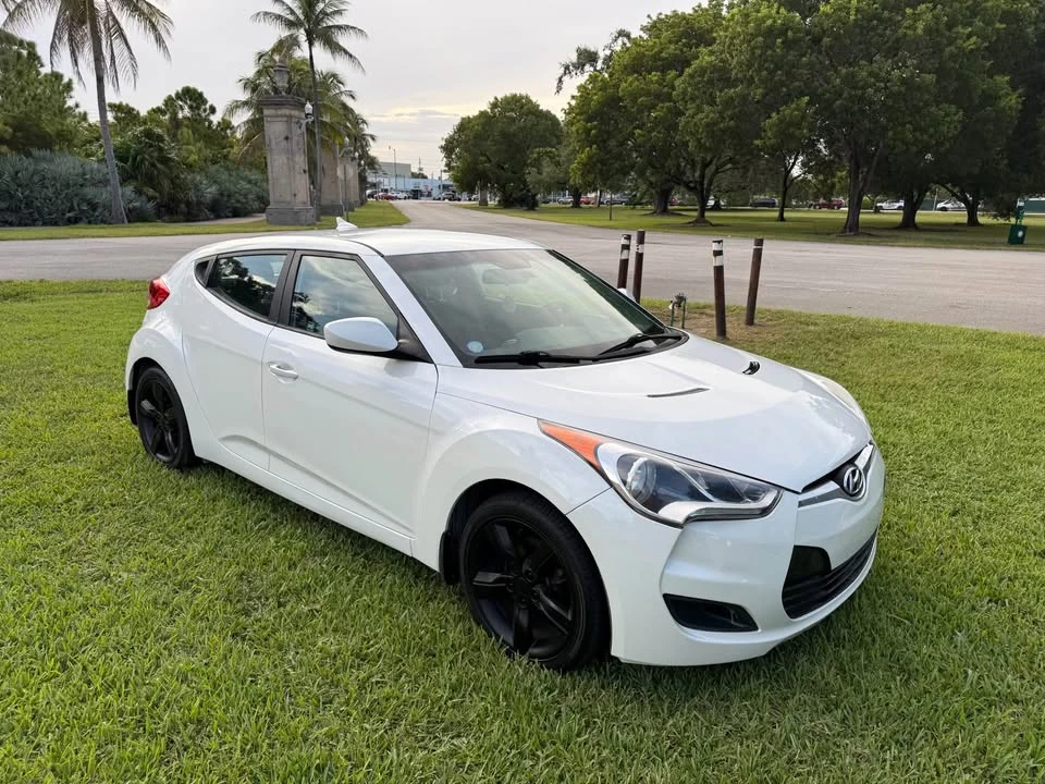 2015 Hyundai Veloster - Image 13 of 18