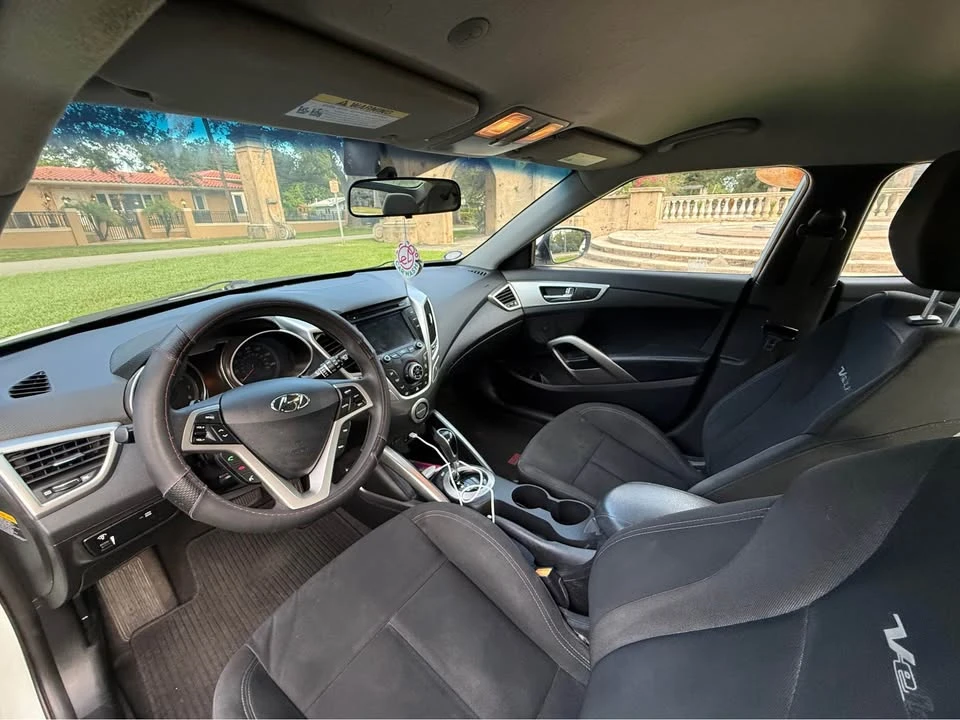 2015 Hyundai Veloster - Image 9 of 18