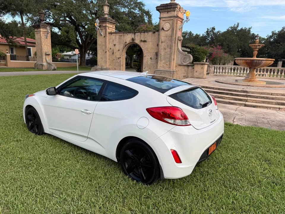 2015 Hyundai Veloster - Image 16 of 18