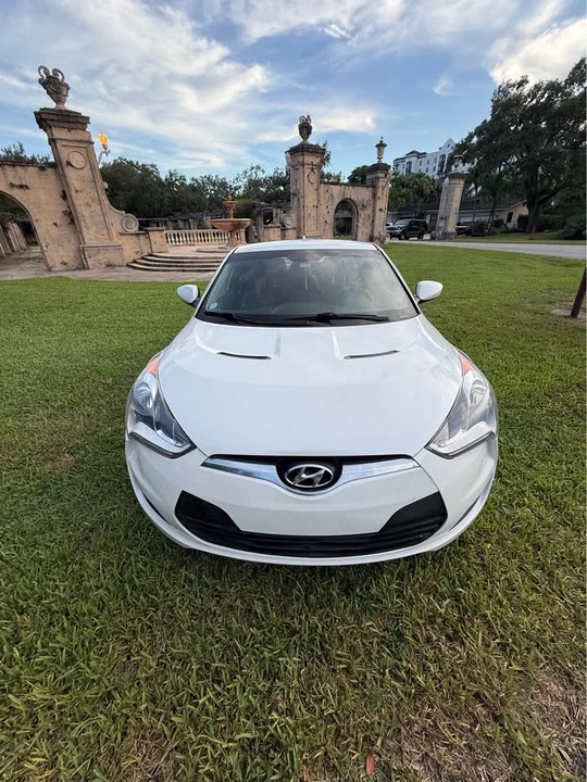 2015 Hyundai Veloster - Image 2 of 18