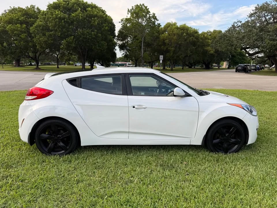 2015 Hyundai Veloster - Image 12 of 18