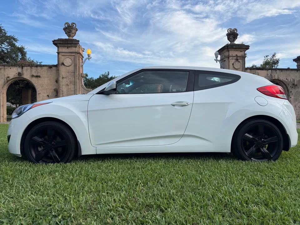 2015 Hyundai Veloster - Image 17 of 18