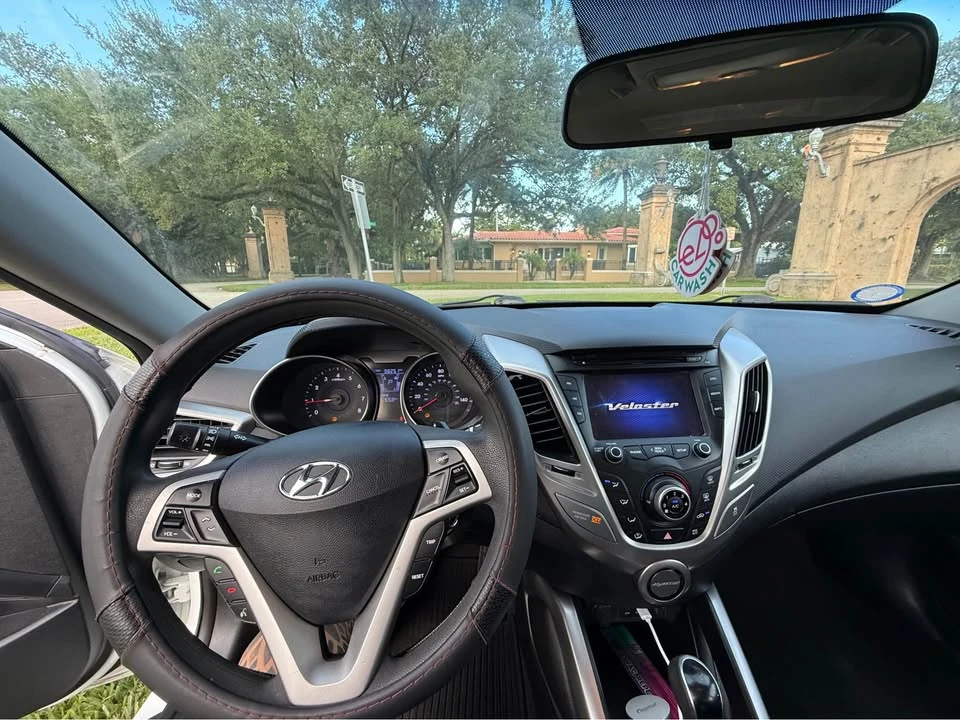 2015 Hyundai Veloster - Image 7 of 18