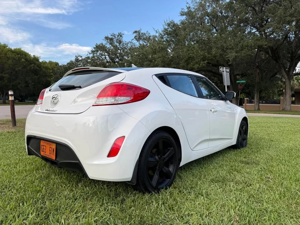2015 Hyundai Veloster - Image 14 of 18