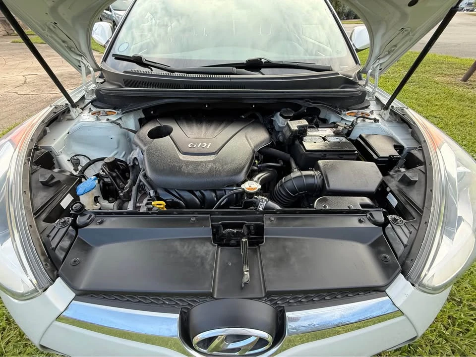 2015 Hyundai Veloster - Image 8 of 18