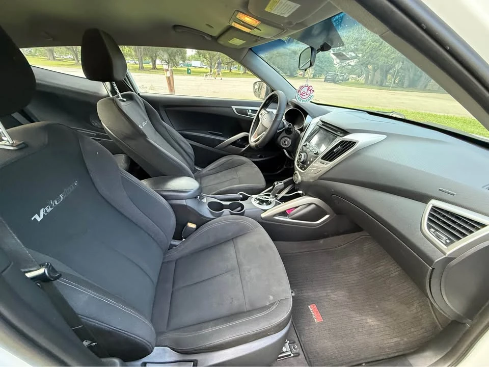 2015 Hyundai Veloster - Image 10 of 18
