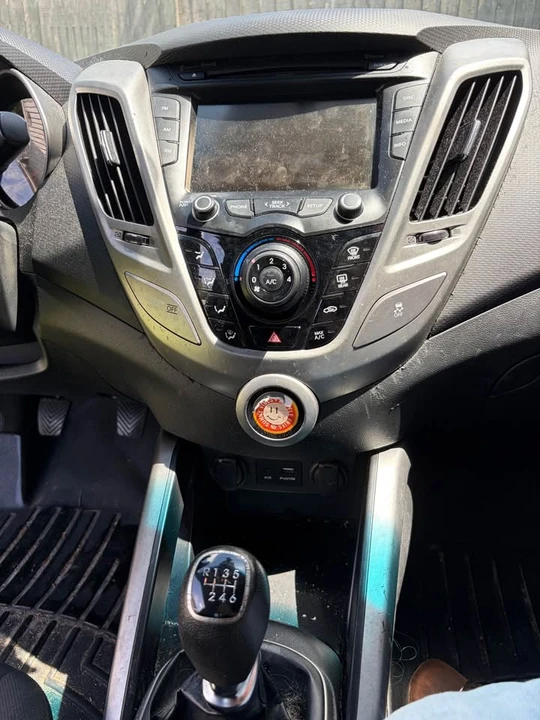 2015 Hyundai Veloster - Image 5 of 8
