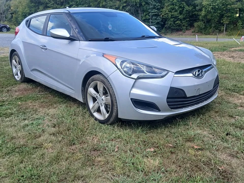 2015 Hyundai Veloster - Image 2 of 9