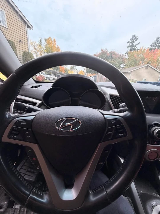 2015 Hyundai Veloster - Image 6 of 8