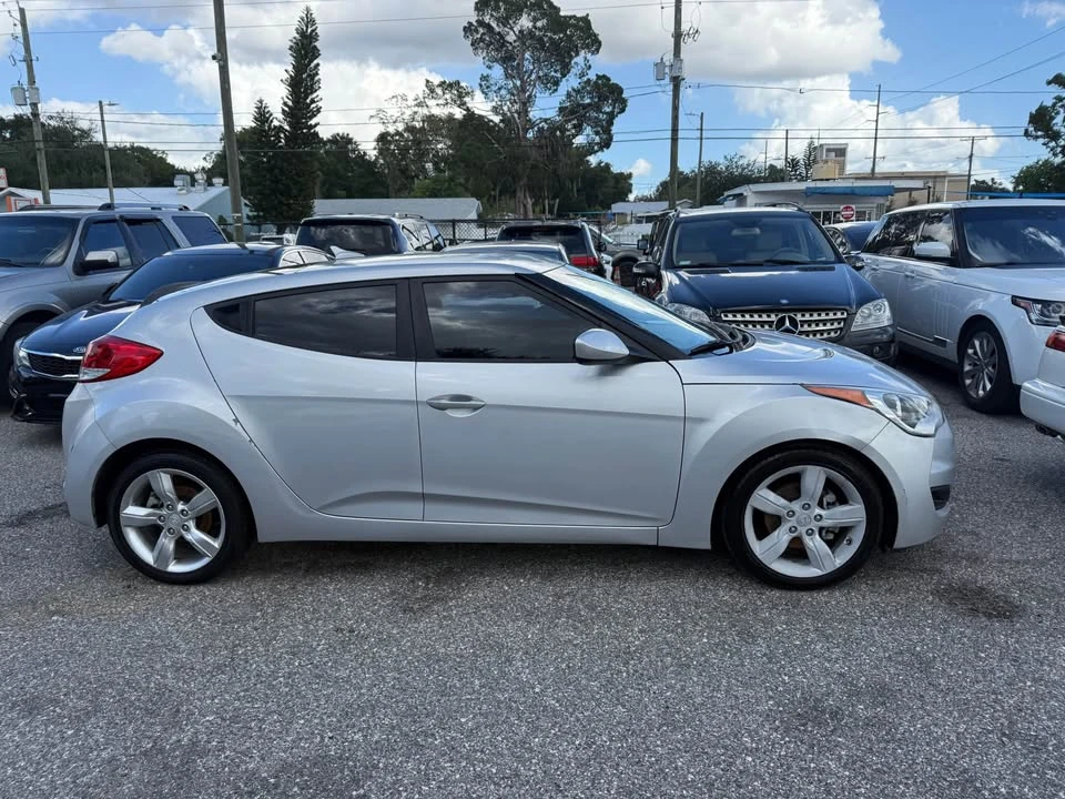 2015 Hyundai Veloster - Image 10 of 20