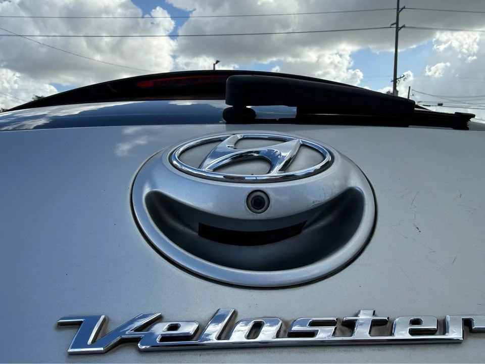 2015 Hyundai Veloster - Image 13 of 20