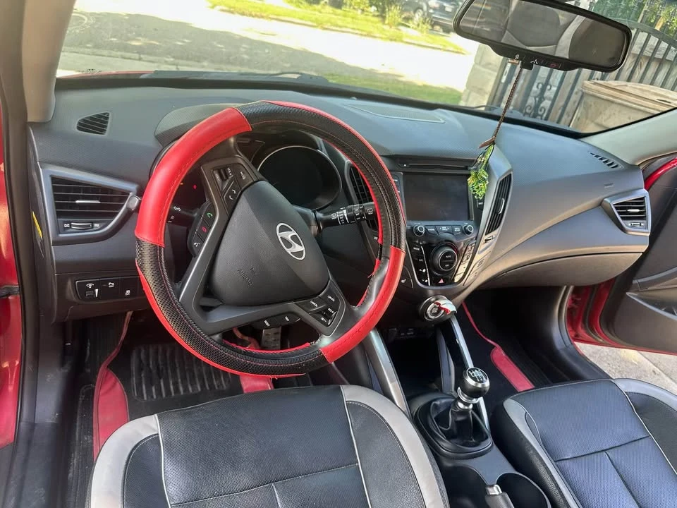 2015 Hyundai Veloster - Image 10 of 11