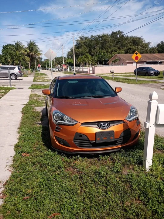 2015 Hyundai Veloster - Image 2 of 14
