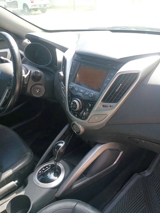 2015 Hyundai Veloster - Image 13 of 14