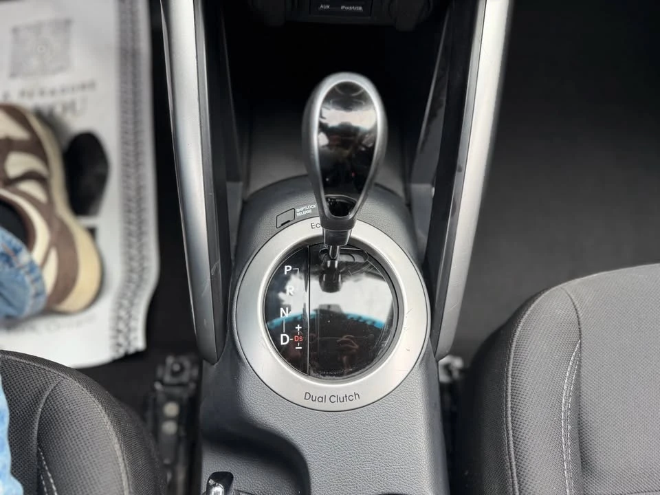 2015 Hyundai Veloster - Image 18 of 20