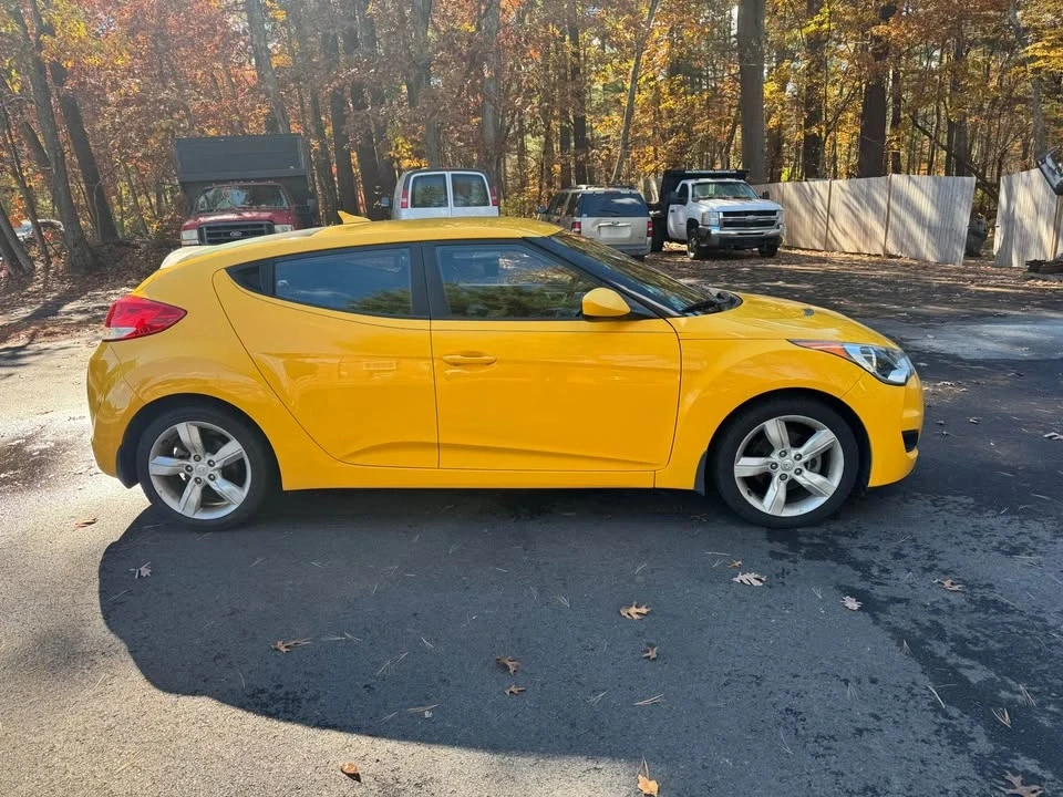 2015 Hyundai Veloster - Image 2 of 15