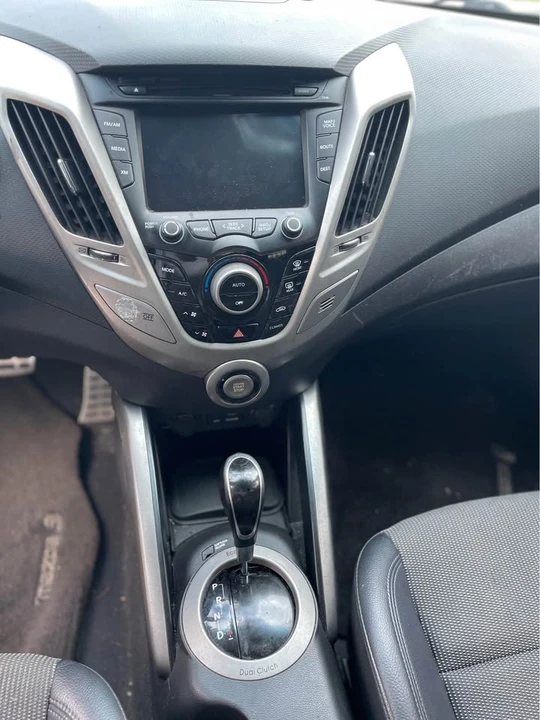 2015 Hyundai Veloster - Image 4 of 10