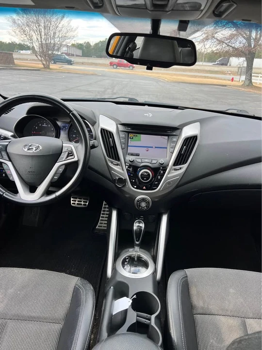 2015 Hyundai Veloster - Image 11 of 13