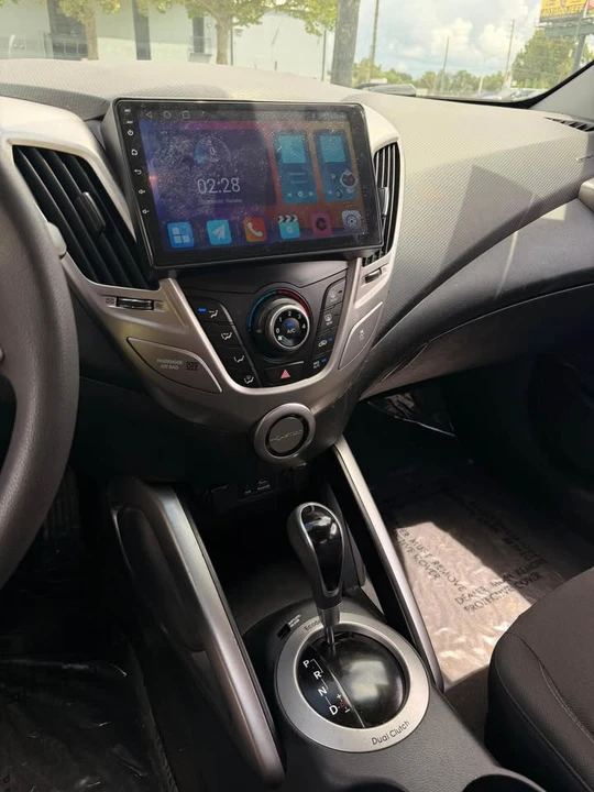 2015 Hyundai Veloster - Image 10 of 12