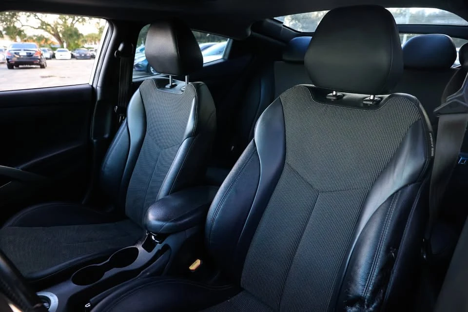 2015 Hyundai Veloster - Image 7 of 18