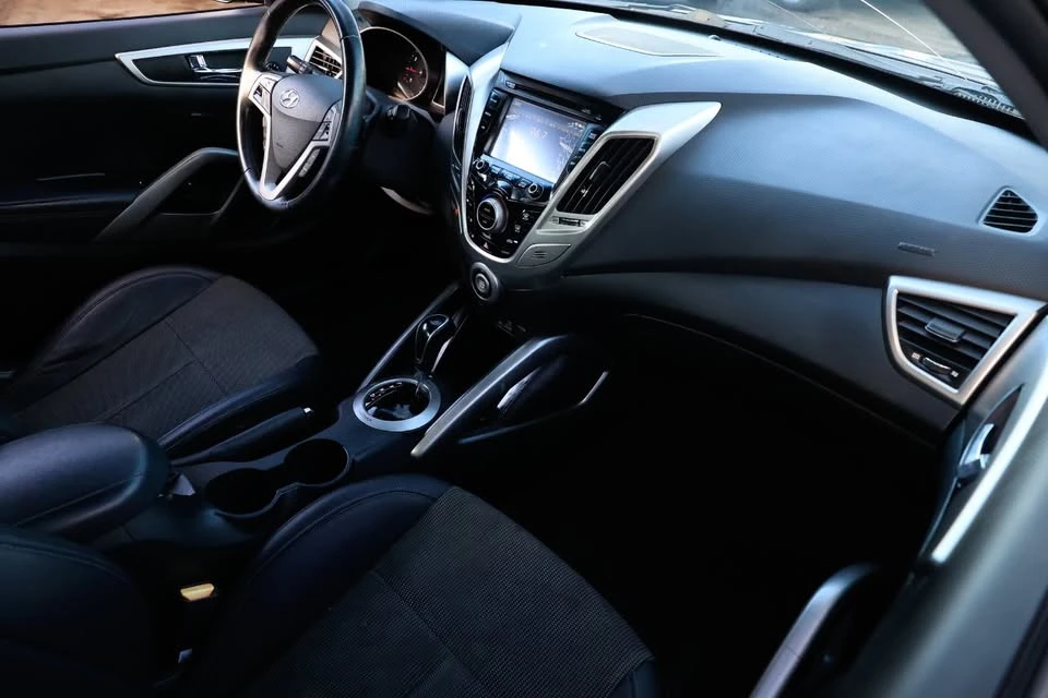 2015 Hyundai Veloster - Image 11 of 18