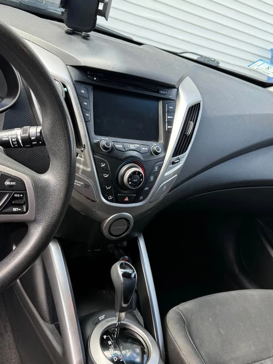 2015 Hyundai Veloster - Image 5 of 10