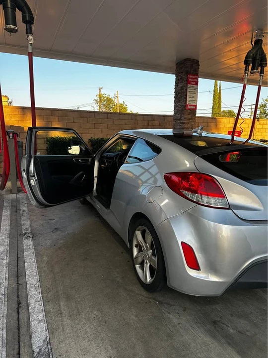 2015 Hyundai Veloster - Image 6 of 10