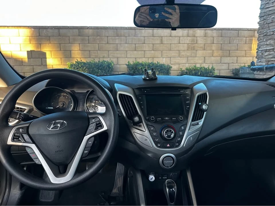 2015 Hyundai Veloster - Image 8 of 10