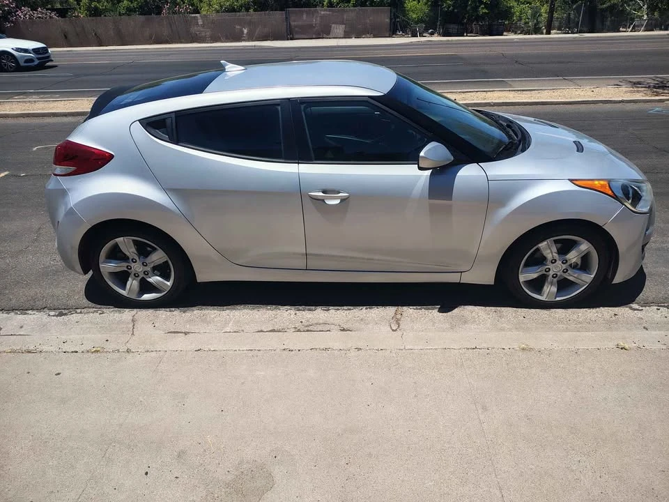 2015 Hyundai Veloster - Image 2 of 7