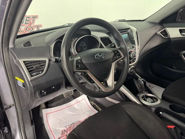 2015 Hyundai Veloster - Image 10 of 12