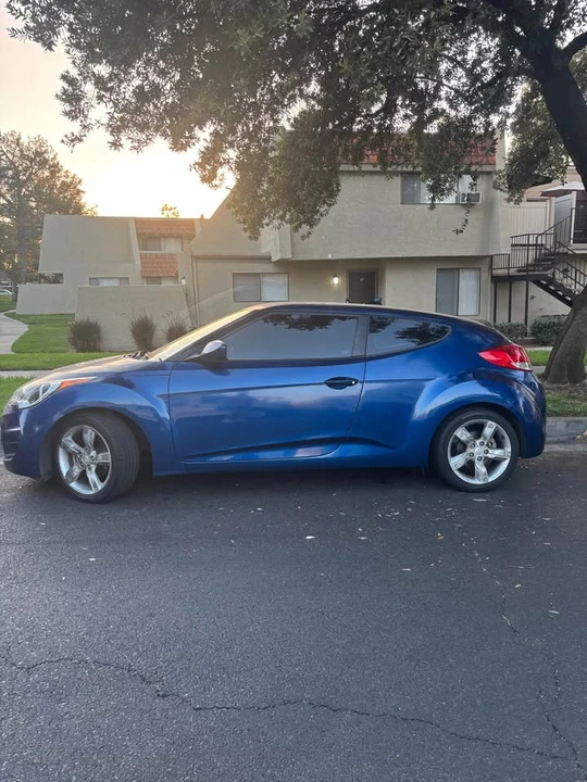 2015 Hyundai Veloster - Image 2 of 9