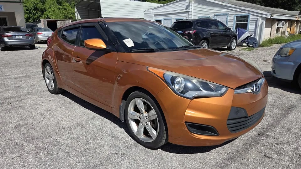 2015 Hyundai Veloster - Image 2 of 8