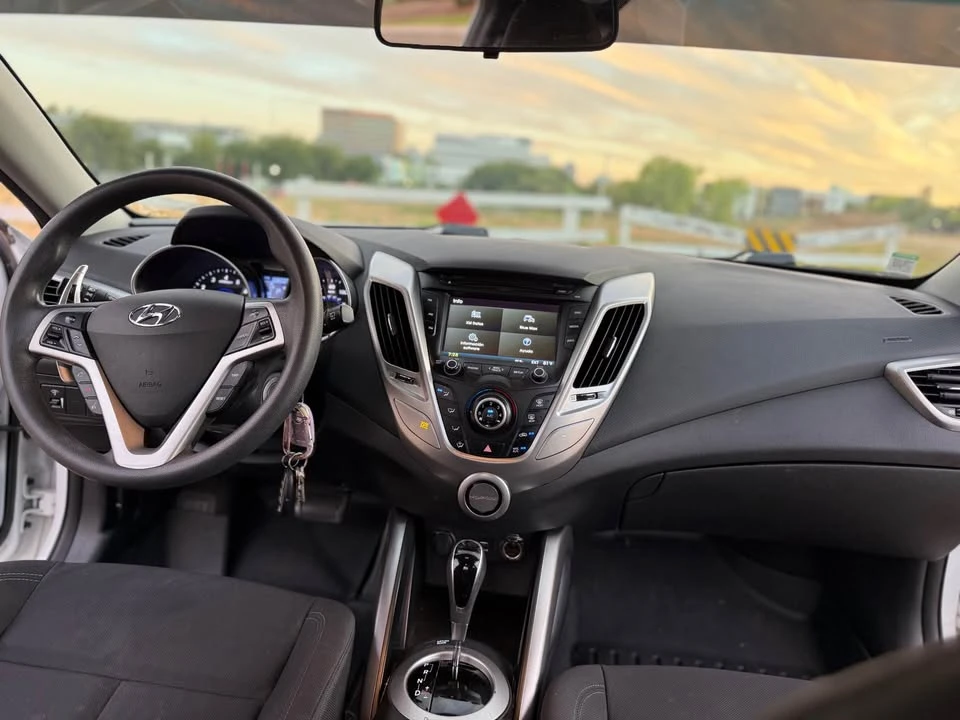2015 Hyundai Veloster - Image 11 of 15