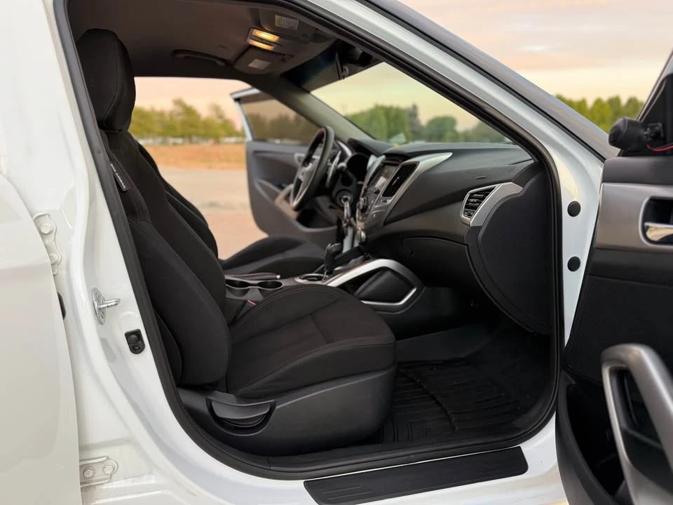 2015 Hyundai Veloster - Image 9 of 15