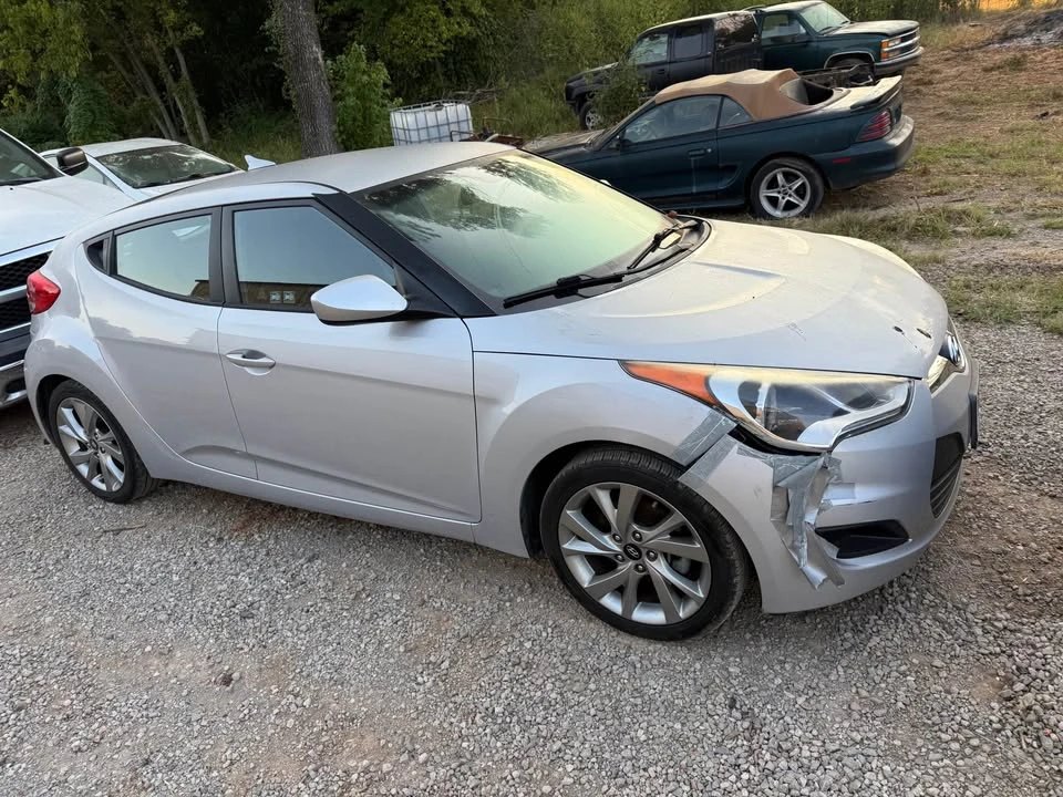 2015 Hyundai Veloster - Image 2 of 8
