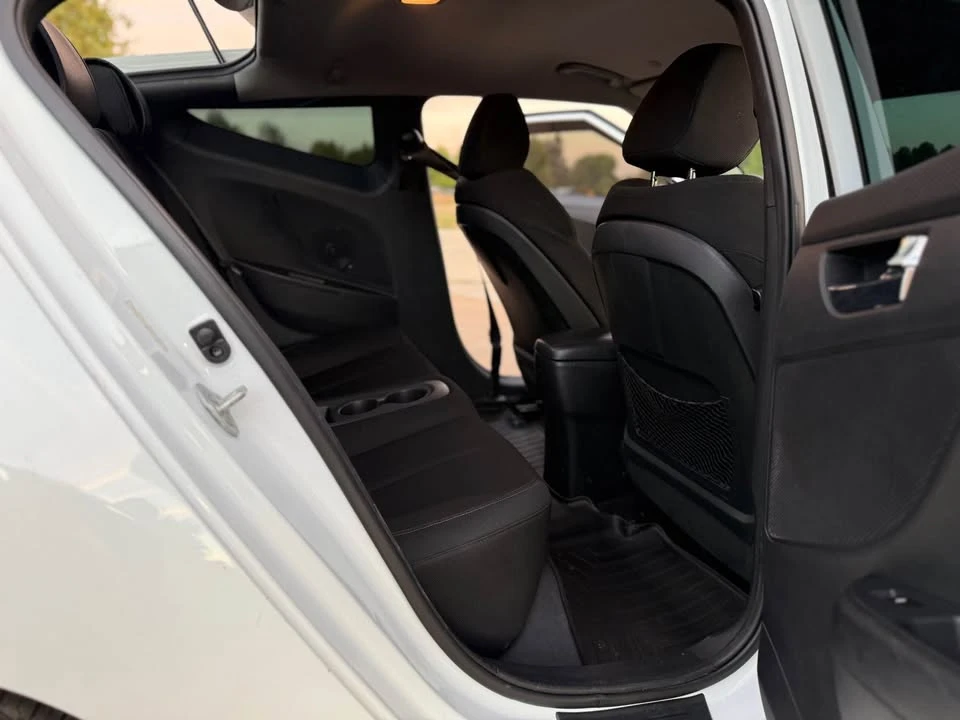 2015 Hyundai Veloster - Image 10 of 15