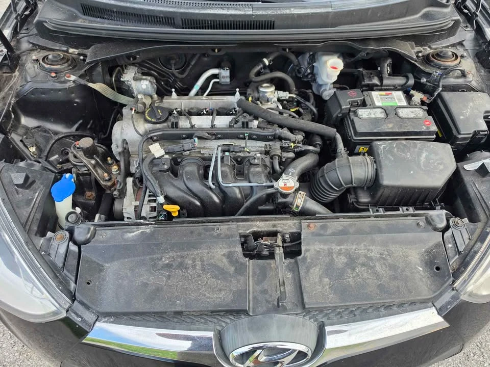 2015 Hyundai Veloster - Image 5 of 8