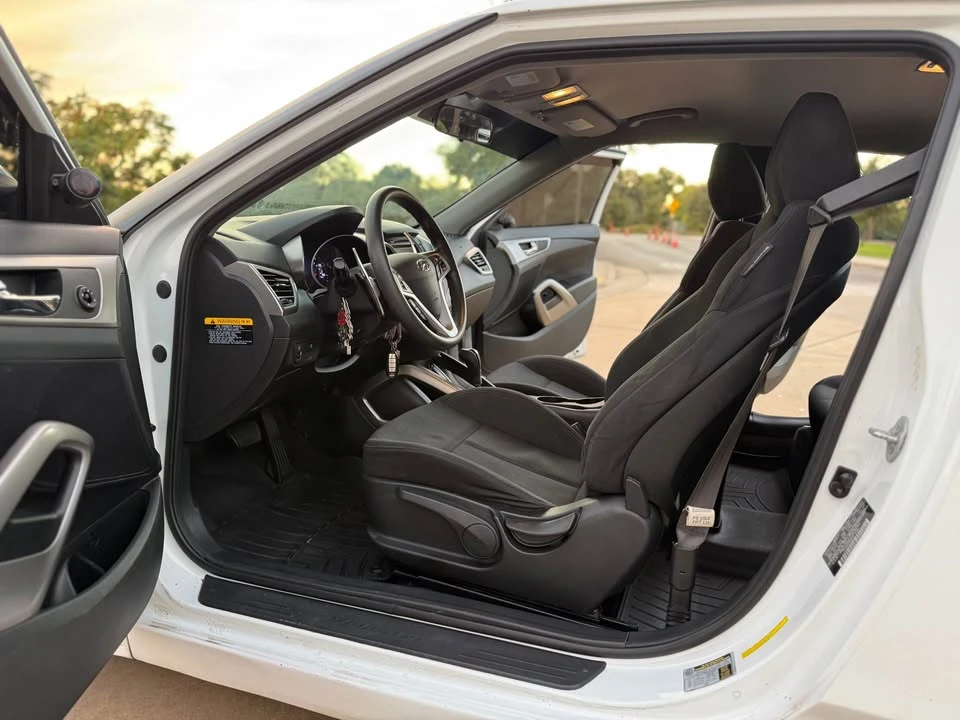 2015 Hyundai Veloster - Image 13 of 15