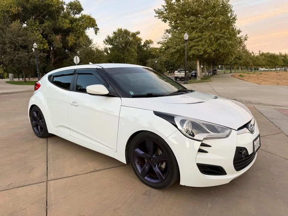 2015 Hyundai Veloster - Image 8 of 15
