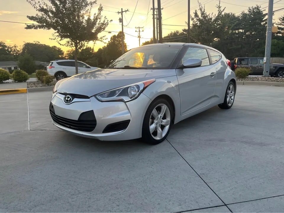 2015 Hyundai Veloster - Image 2 of 16