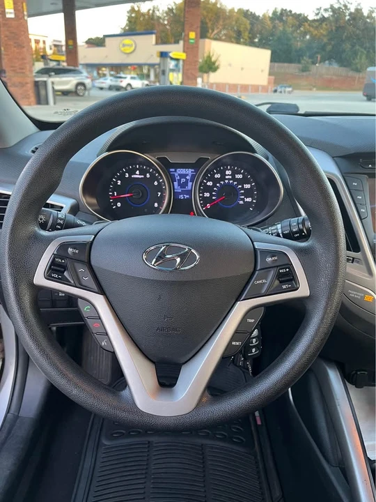 2015 Hyundai Veloster - Image 14 of 16
