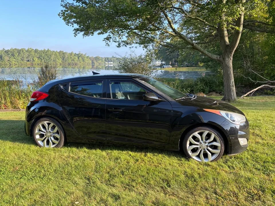 2015 Hyundai Veloster - Image 2 of 10