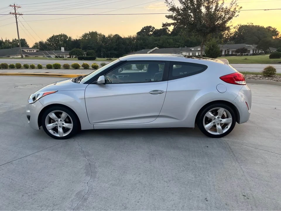 2015 Hyundai Veloster - Image 6 of 16