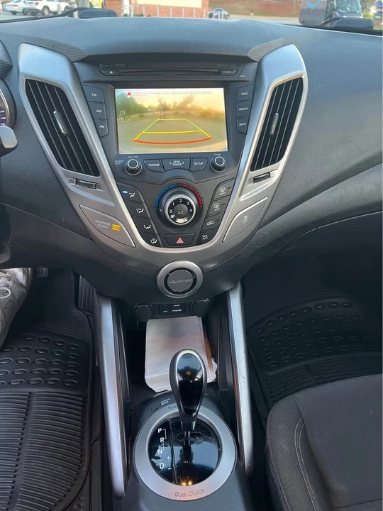 2015 Hyundai Veloster - Image 12 of 16