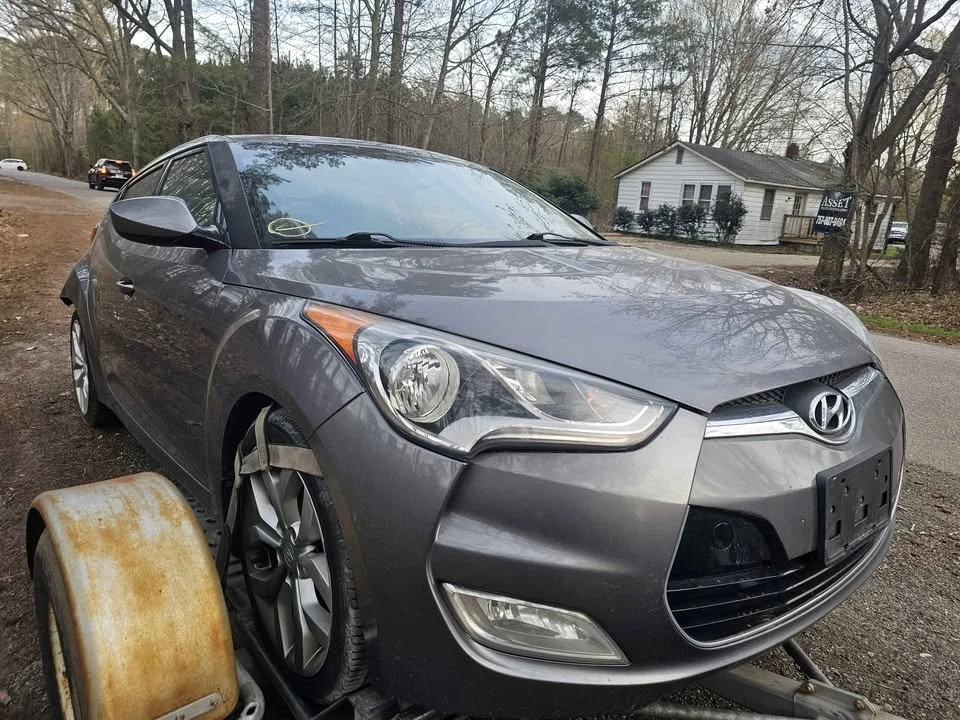 2015 Hyundai Veloster - Image 4 of 9