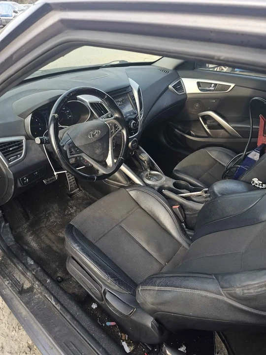 2015 Hyundai Veloster - Image 7 of 9