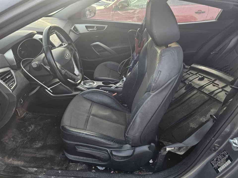 2015 Hyundai Veloster - Image 6 of 9