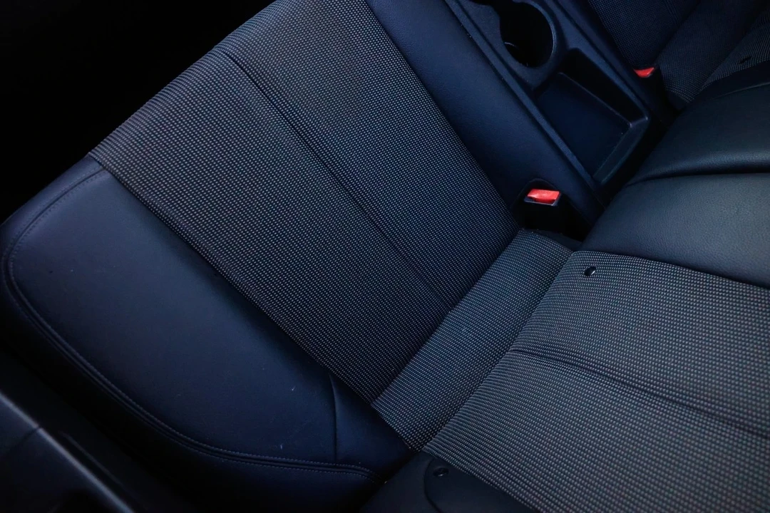 2015 Hyundai Veloster - Image 10 of 12
