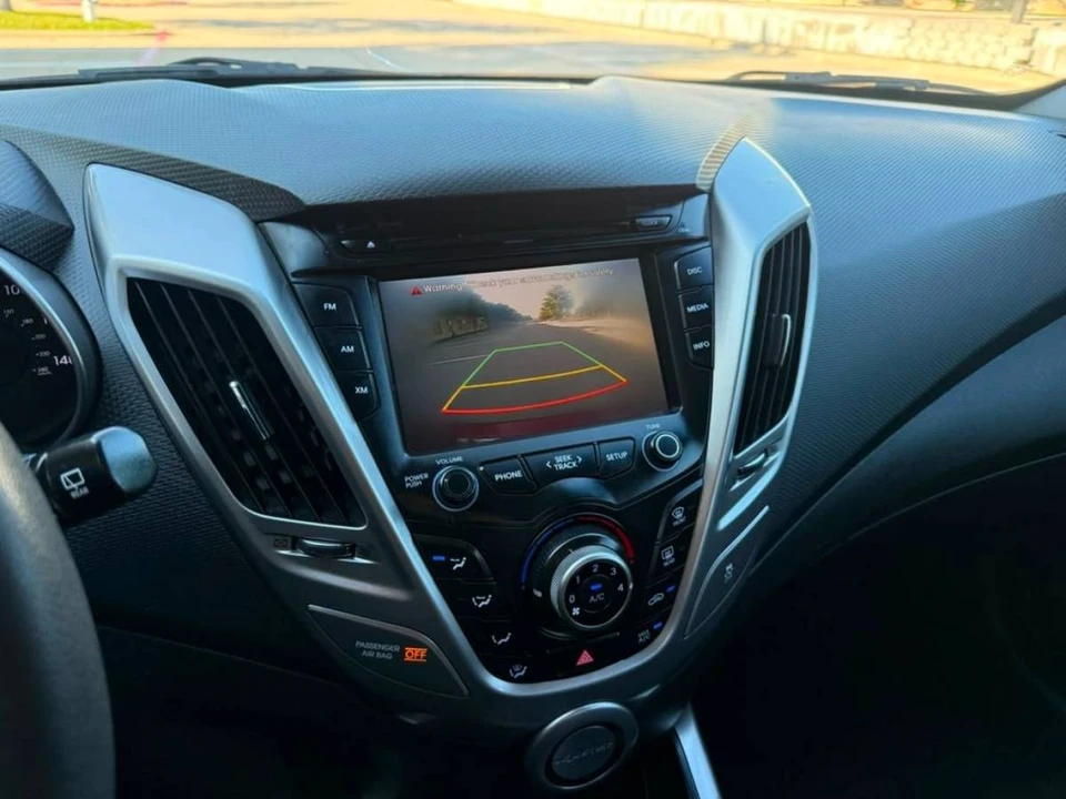 2015 Hyundai Veloster - Image 8 of 15