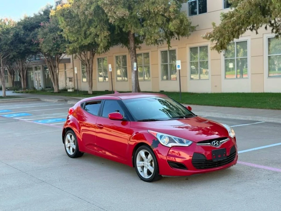 2015 Hyundai Veloster - Image 2 of 15